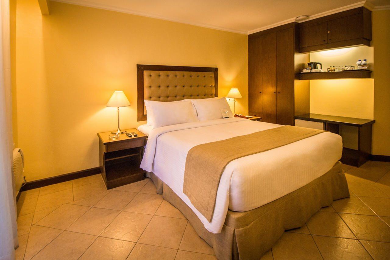 Royal Bellagio Hotel Makati City Extérieur photo