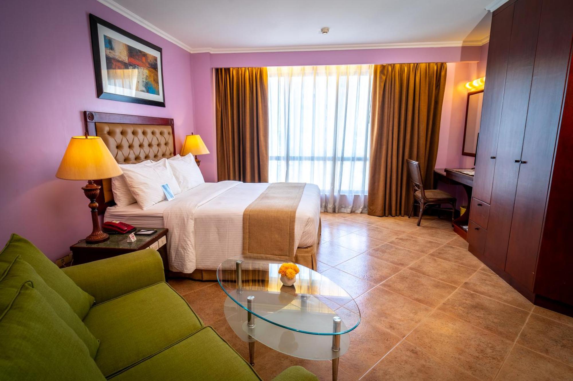 Royal Bellagio Hotel Makati City Extérieur photo
