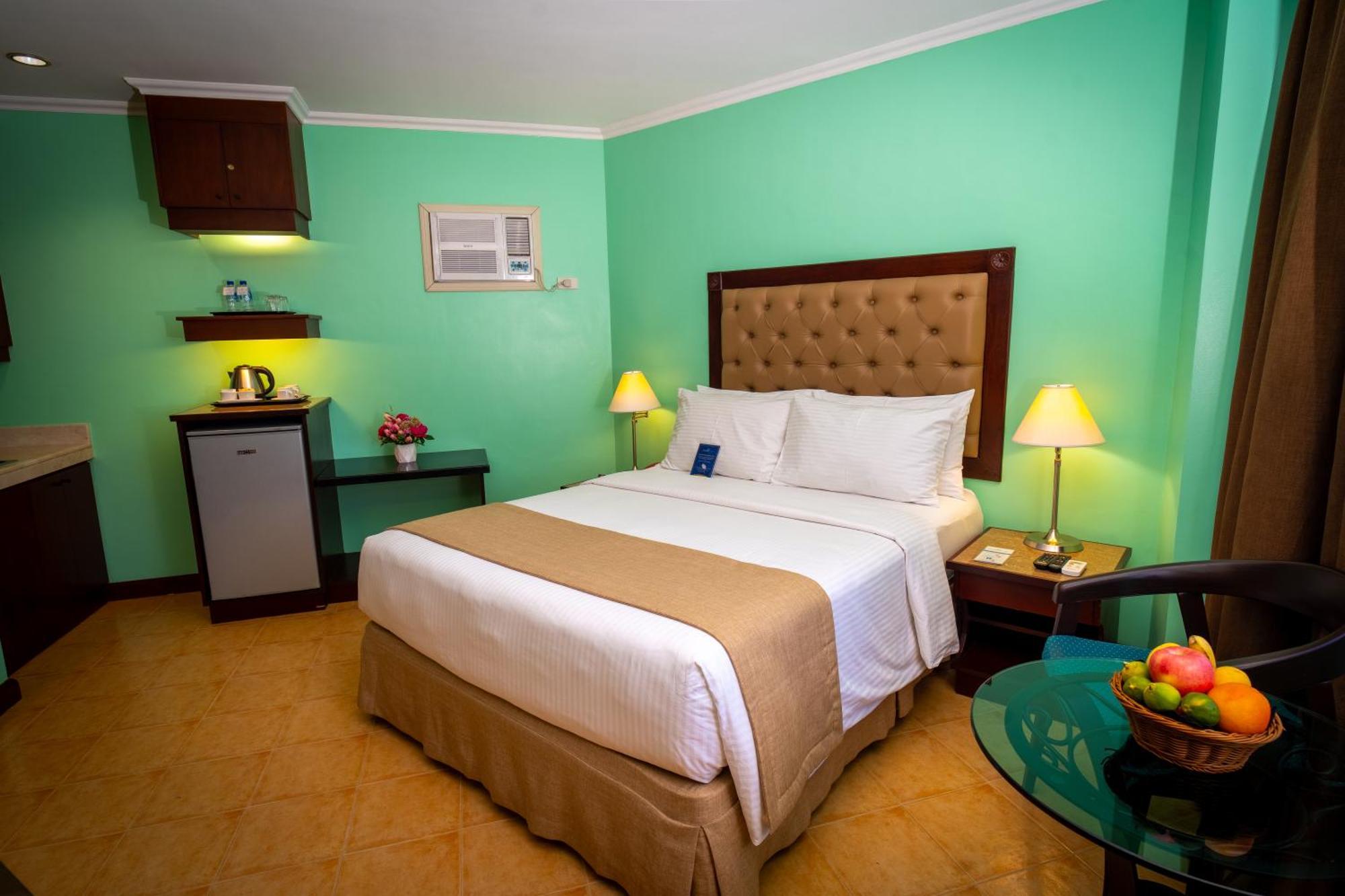 Royal Bellagio Hotel Makati City Extérieur photo