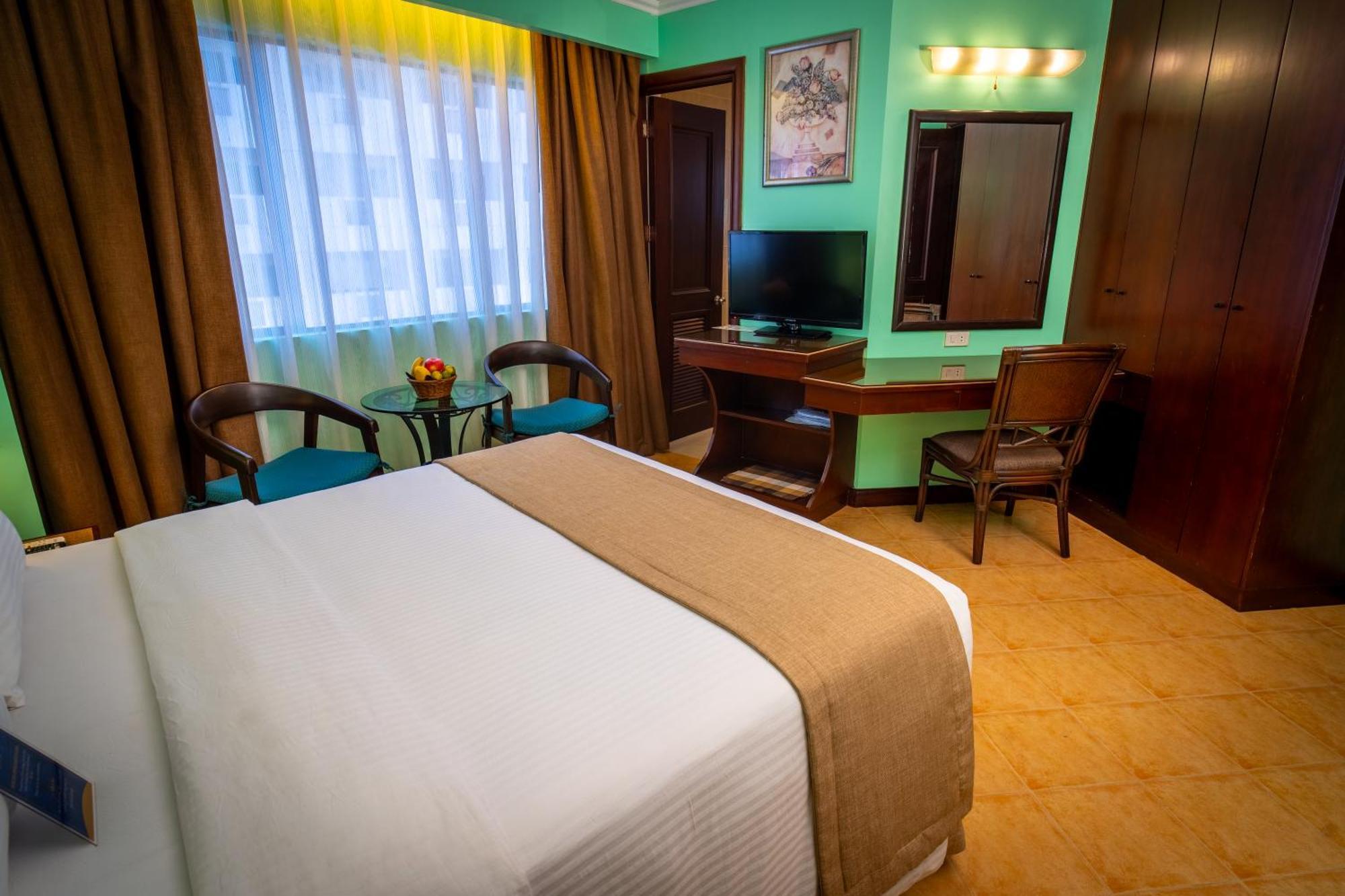 Royal Bellagio Hotel Makati City Extérieur photo