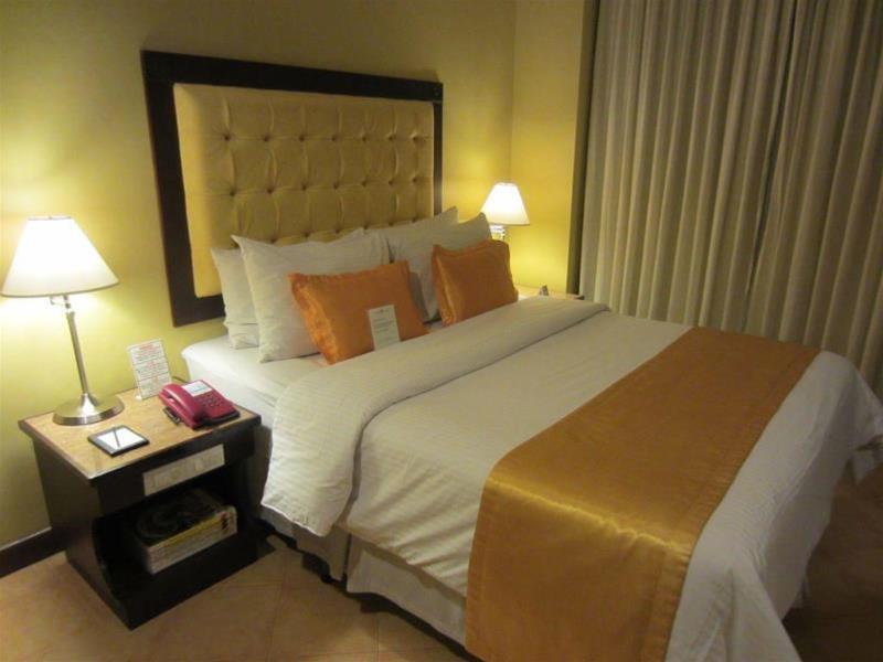 Royal Bellagio Hotel Makati City Extérieur photo