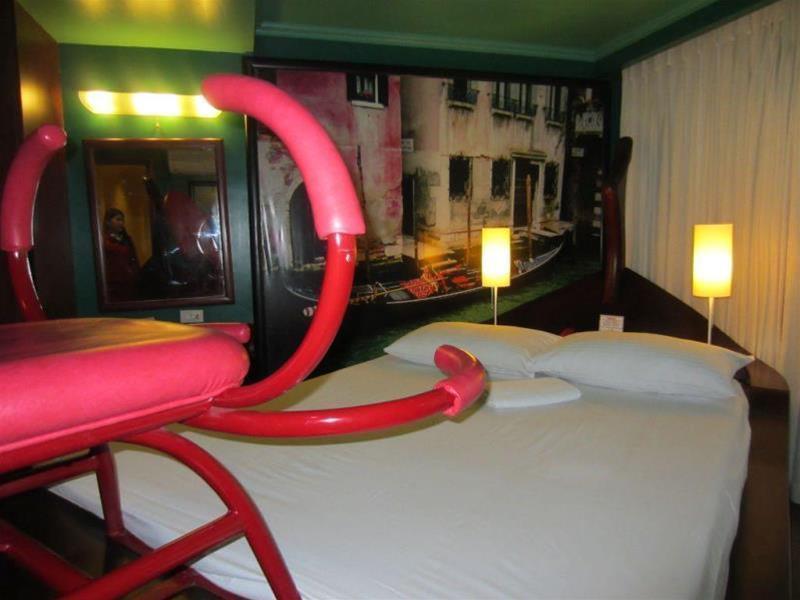 Royal Bellagio Hotel Makati City Extérieur photo