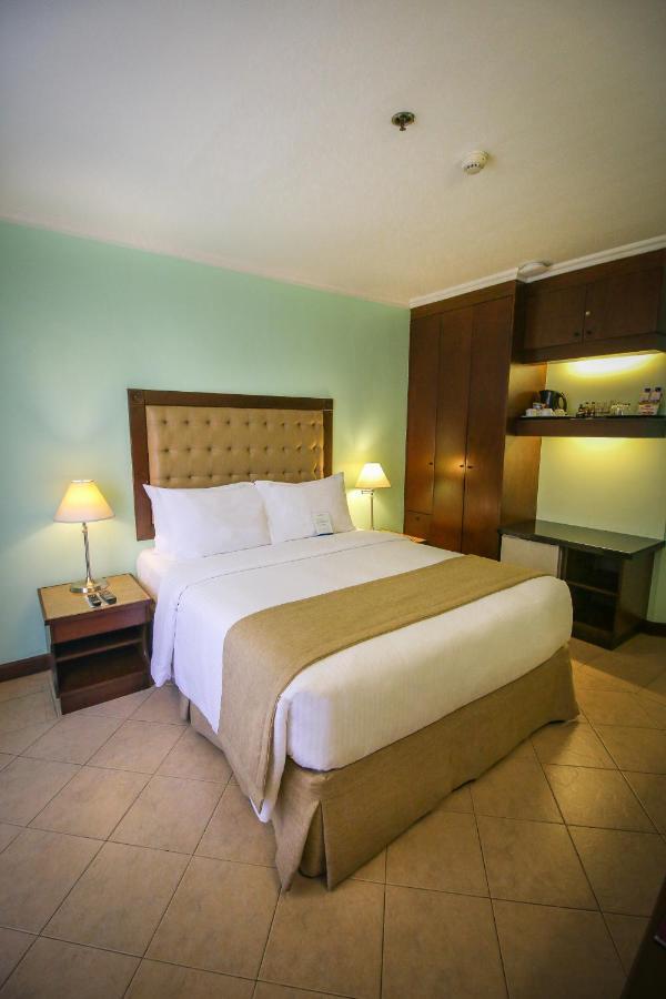 Royal Bellagio Hotel Makati City Extérieur photo