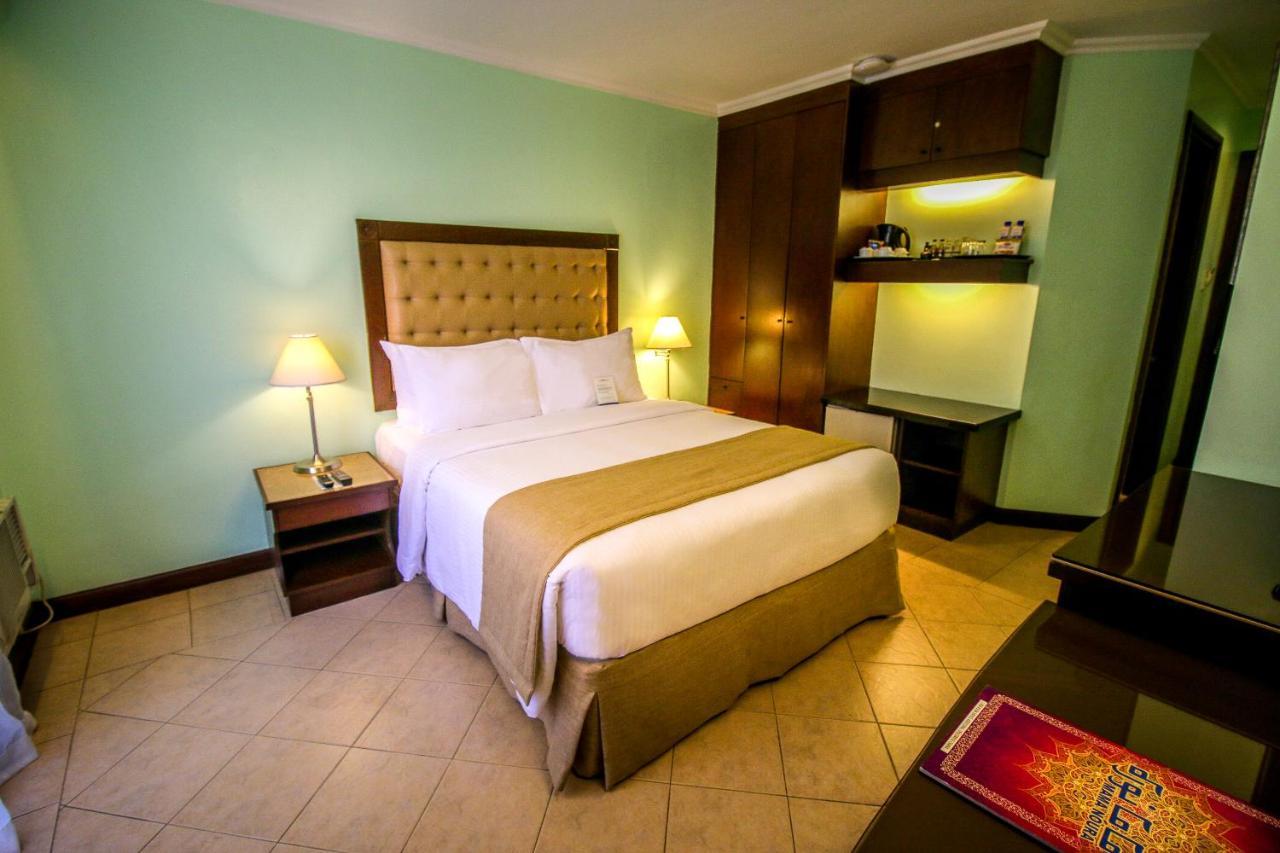 Royal Bellagio Hotel Makati City Extérieur photo