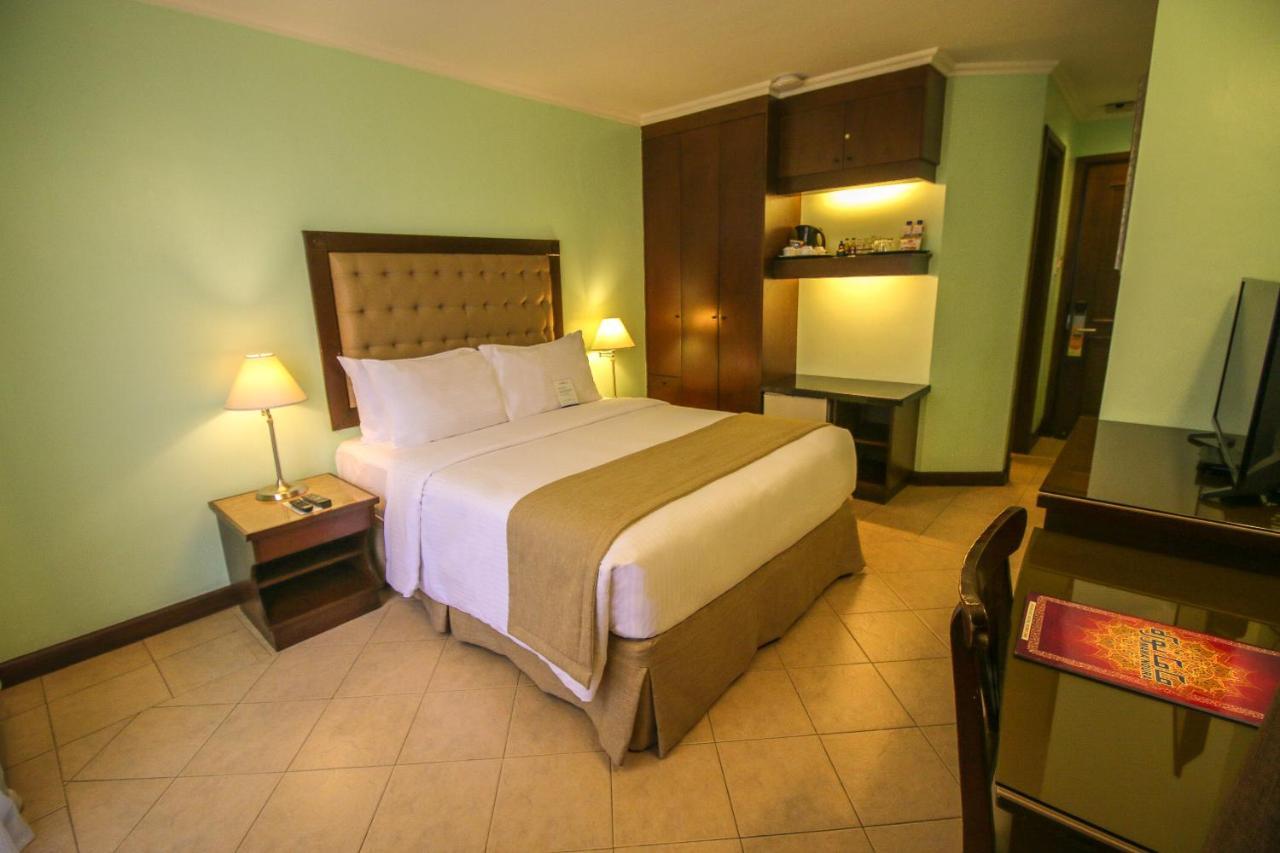 Royal Bellagio Hotel Makati City Extérieur photo