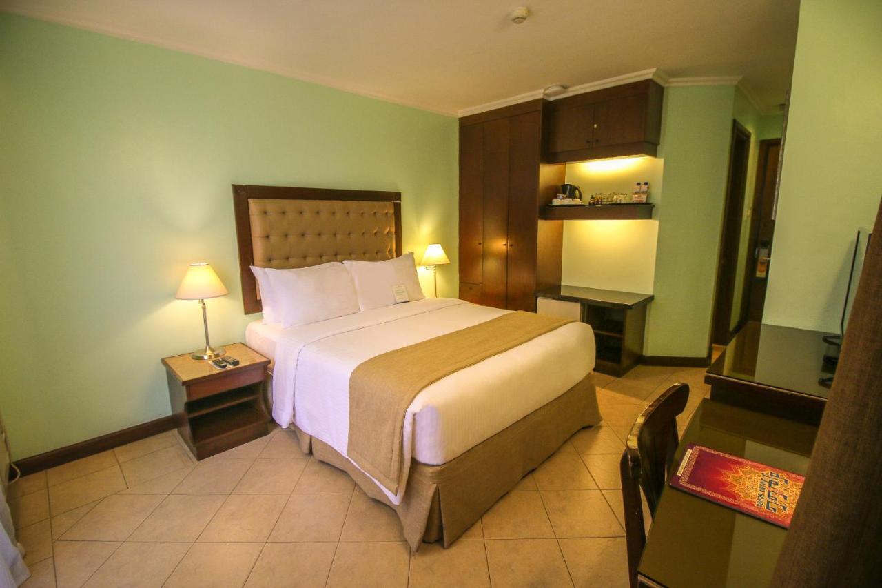 Royal Bellagio Hotel Makati City Extérieur photo