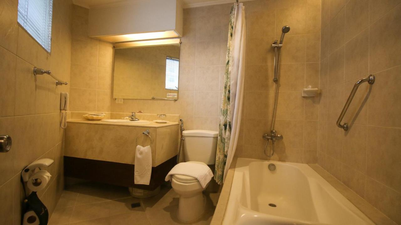 Royal Bellagio Hotel Makati City Extérieur photo